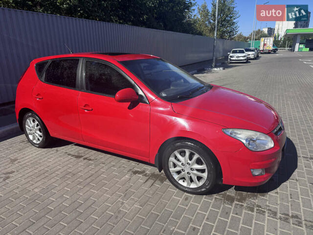 Красный Хендай i30, объемом двигателя 1.6 л и пробегом 159 тыс. км за 7399 $, фото 7 на Automoto.ua