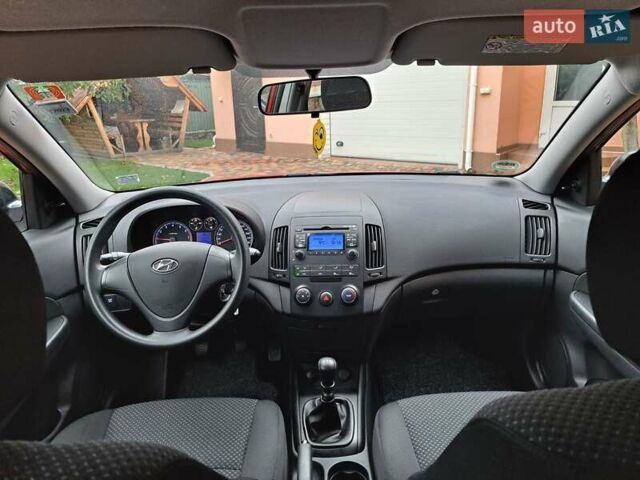 Хендай i30 2009 в Умани на Automoto.ua Красный Хендай i30, объемом двигателя 0 л и пробегом 139 тыс. км за 5850 $, фото 81 на Automoto.ua