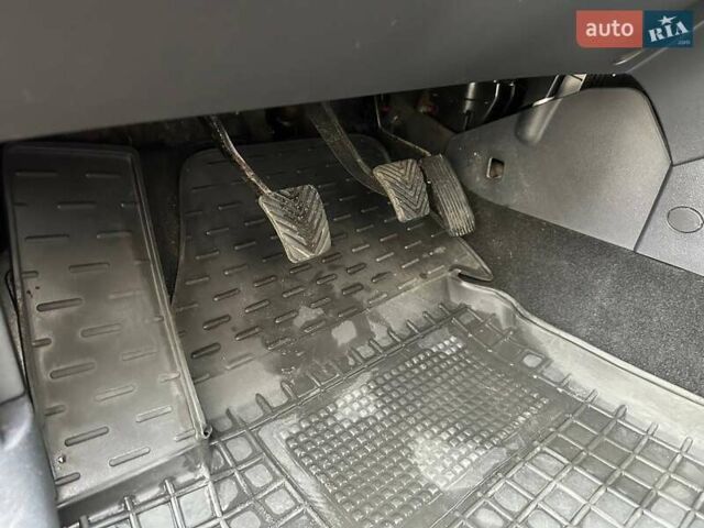 Красный Хендай i30, объемом двигателя 1.4 л и пробегом 234 тыс. км за 5250 $, фото 16 на Automoto.ua