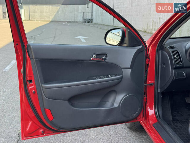 Червоний Хендай i30, об'ємом двигуна 1.59 л та пробігом 159 тис. км за 7399 $, фото 7 на Automoto.ua