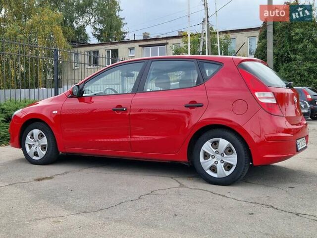 Красный Хендай i30, объемом двигателя 1.4 л и пробегом 201 тыс. км за 6500 $, фото 18 на Automoto.ua