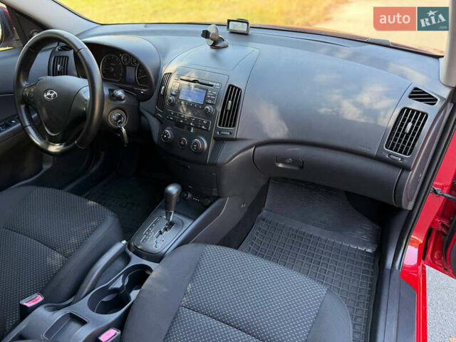 Красный Хендай i30, объемом двигателя 1.6 л и пробегом 190 тыс. км за 6850 $, фото 24 на Automoto.ua