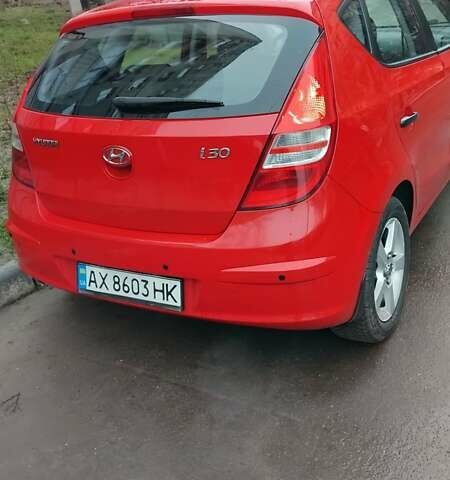 Красный Хендай i30, объемом двигателя 1.4 л и пробегом 235 тыс. км за 5099 $, фото 2 на Automoto.ua