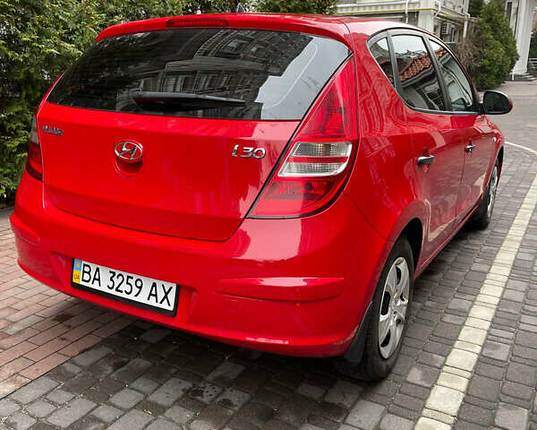 Красный Хендай i30, объемом двигателя 1.59 л и пробегом 195 тыс. км за 7200 $, фото 2 на Automoto.ua