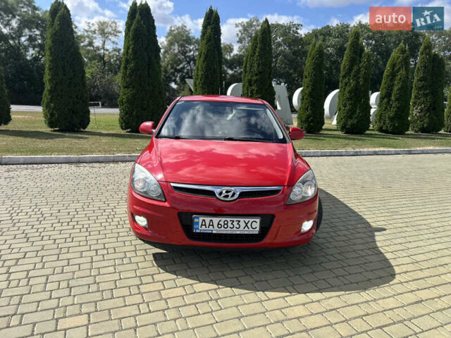 Червоний Хендай i30, об'ємом двигуна 1.59 л та пробігом 190 тис. км за 7300 $, фото 2 на Automoto.ua