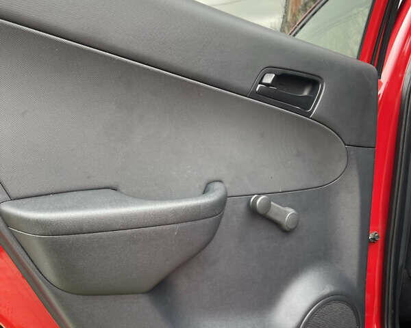 Красный Хендай i30, объемом двигателя 1.59 л и пробегом 195 тыс. км за 7200 $, фото 18 на Automoto.ua