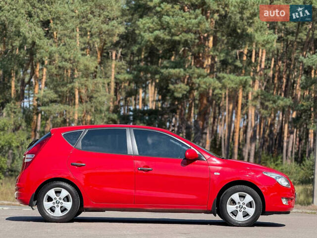 Красный Хендай i30, объемом двигателя 1.6 л и пробегом 190 тыс. км за 6850 $, фото 5 на Automoto.ua