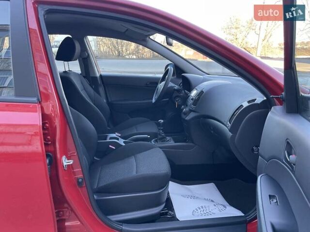 Червоний Хендай i30, об'ємом двигуна 1.4 л та пробігом 223 тис. км за 6300 $, фото 49 на Automoto.ua