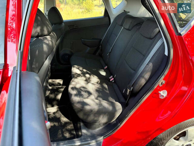 Красный Хендай i30, объемом двигателя 1.6 л и пробегом 190 тыс. км за 6850 $, фото 34 на Automoto.ua