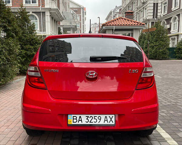 Красный Хендай i30, объемом двигателя 1.59 л и пробегом 195 тыс. км за 7200 $, фото 5 на Automoto.ua