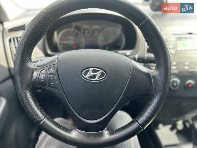 Червоний Хендай i30, об'ємом двигуна 1.59 л та пробігом 190 тис. км за 7300 $, фото 14 на Automoto.ua