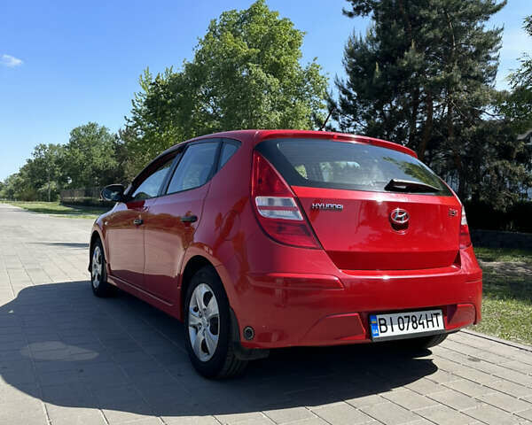 Красный Хендай i30, объемом двигателя 1.4 л и пробегом 229 тыс. км за 6300 $, фото 5 на Automoto.ua