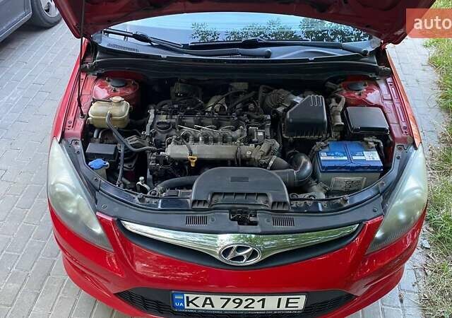Красный Хендай i30, объемом двигателя 1.58 л и пробегом 202 тыс. км за 5900 $, фото 22 на Automoto.ua