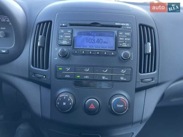 Червоний Хендай i30, об'ємом двигуна 1.4 л та пробігом 223 тис. км за 6300 $, фото 18 на Automoto.ua