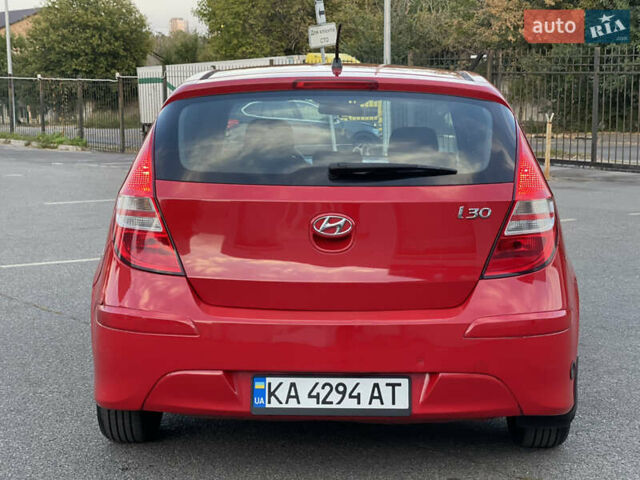 Красный Хендай i30, объемом двигателя 1.59 л и пробегом 166 тыс. км за 7500 $, фото 3 на Automoto.ua