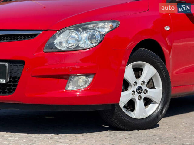 Красный Хендай i30, объемом двигателя 1.6 л и пробегом 190 тыс. км за 6850 $, фото 12 на Automoto.ua
