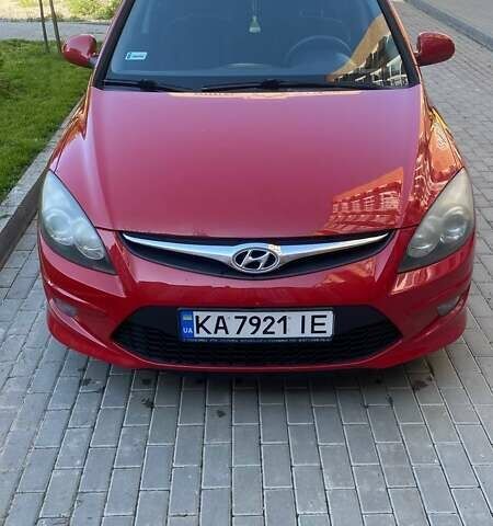 Красный Хендай i30, объемом двигателя 1.58 л и пробегом 202 тыс. км за 5900 $, фото 3 на Automoto.ua