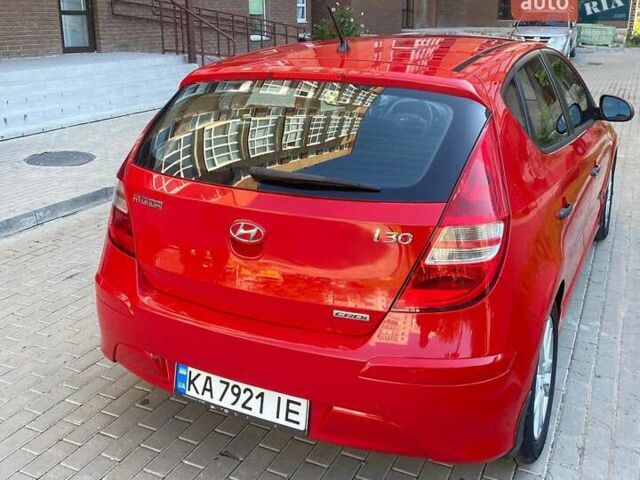 Красный Хендай i30, объемом двигателя 1.58 л и пробегом 202 тыс. км за 5900 $, фото 9 на Automoto.ua
