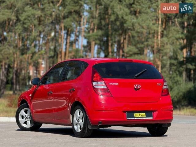 Красный Хендай i30, объемом двигателя 1.6 л и пробегом 190 тыс. км за 6850 $, фото 8 на Automoto.ua
