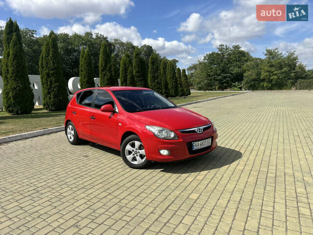 Червоний Хендай i30, об'ємом двигуна 1.59 л та пробігом 190 тис. км за 7300 $, фото 1 на Automoto.ua