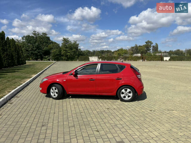 Червоний Хендай i30, об'ємом двигуна 1.59 л та пробігом 190 тис. км за 7300 $, фото 28 на Automoto.ua