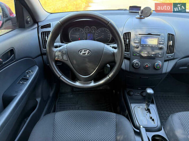 Красный Хендай i30, объемом двигателя 1.6 л и пробегом 190 тыс. км за 6850 $, фото 21 на Automoto.ua