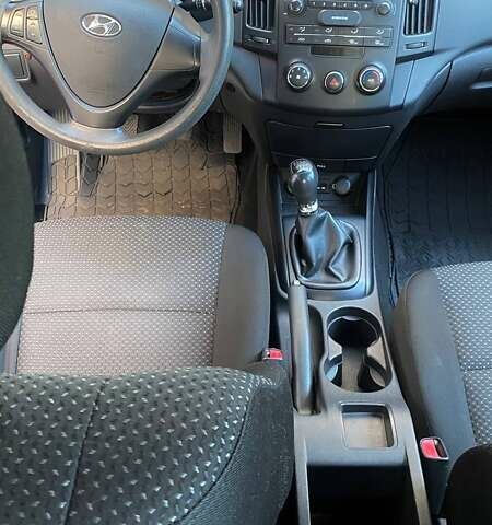 Красный Хендай i30, объемом двигателя 1.58 л и пробегом 202 тыс. км за 5900 $, фото 21 на Automoto.ua