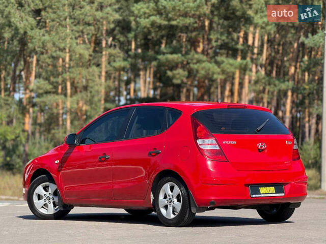 Красный Хендай i30, объемом двигателя 1.6 л и пробегом 190 тыс. км за 6850 $, фото 7 на Automoto.ua
