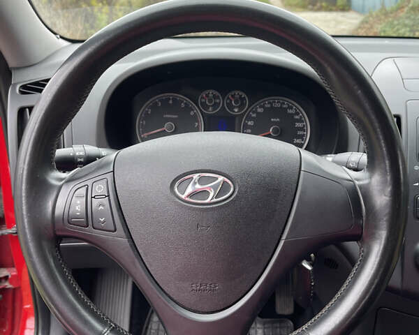 Красный Хендай i30, объемом двигателя 1.59 л и пробегом 195 тыс. км за 7200 $, фото 43 на Automoto.ua