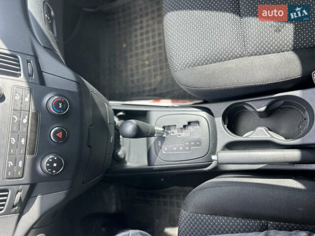 Червоний Хендай i30, об'ємом двигуна 1.59 л та пробігом 190 тис. км за 7300 $, фото 13 на Automoto.ua