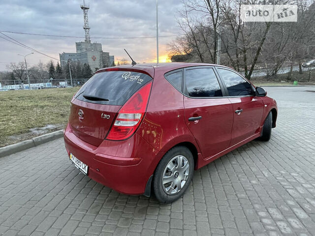 Красный Хендай i30, объемом двигателя 1.4 л и пробегом 122 тыс. км за 5700 $, фото 3 на Automoto.ua