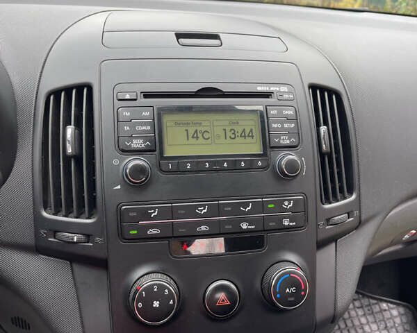 Красный Хендай i30, объемом двигателя 1.59 л и пробегом 195 тыс. км за 7200 $, фото 39 на Automoto.ua