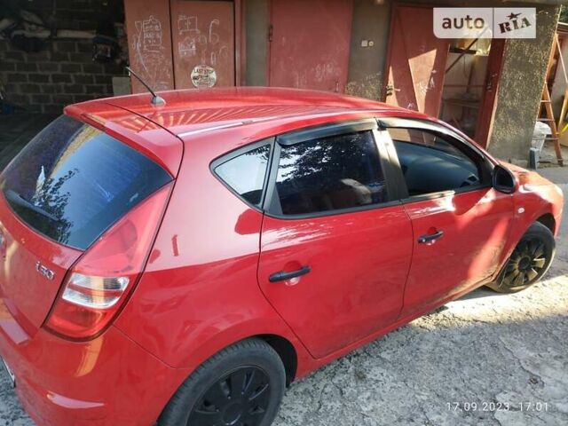 Красный Хендай i30, объемом двигателя 1.6 л и пробегом 190 тыс. км за 6200 $, фото 1 на Automoto.ua