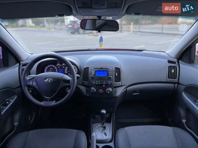 Красный Хендай i30, объемом двигателя 1.59 л и пробегом 166 тыс. км за 7500 $, фото 9 на Automoto.ua