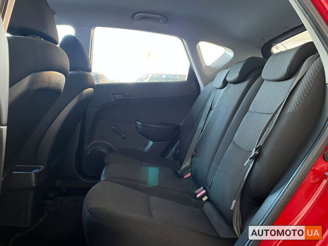 Червоний Хендай i30, об'ємом двигуна 1.4 л та пробігом 182 тис. км за 6300 $, фото 12 на Automoto.ua