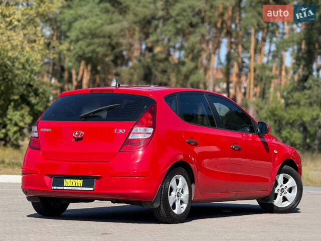 Красный Хендай i30, объемом двигателя 1.6 л и пробегом 190 тыс. км за 6850 $, фото 10 на Automoto.ua