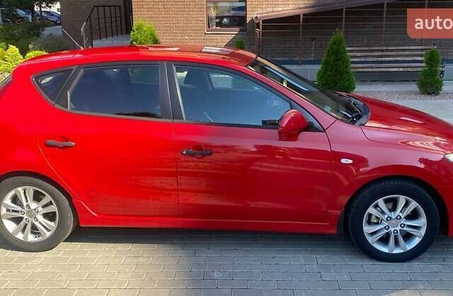 Красный Хендай i30, объемом двигателя 1.58 л и пробегом 202 тыс. км за 5900 $, фото 6 на Automoto.ua