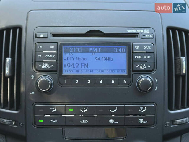 Красный Хендай i30, объемом двигателя 1.6 л и пробегом 190 тыс. км за 6850 $, фото 27 на Automoto.ua