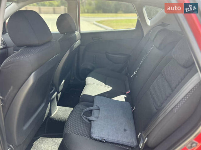 Червоний Хендай i30, об'ємом двигуна 1.59 л та пробігом 190 тис. км за 7300 $, фото 9 на Automoto.ua