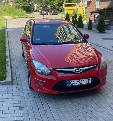 Красный Хендай i30, объемом двигателя 1.58 л и пробегом 202 тыс. км за 5900 $, фото 4 на Automoto.ua