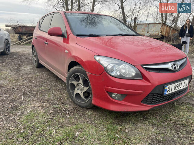 Червоний Хендай i30, об'ємом двигуна 1.59 л та пробігом 265 тис. км за 6250 $, фото 1 на Automoto.ua