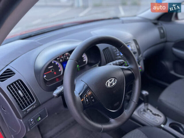 Красный Хендай i30, объемом двигателя 1.59 л и пробегом 166 тыс. км за 7500 $, фото 15 на Automoto.ua