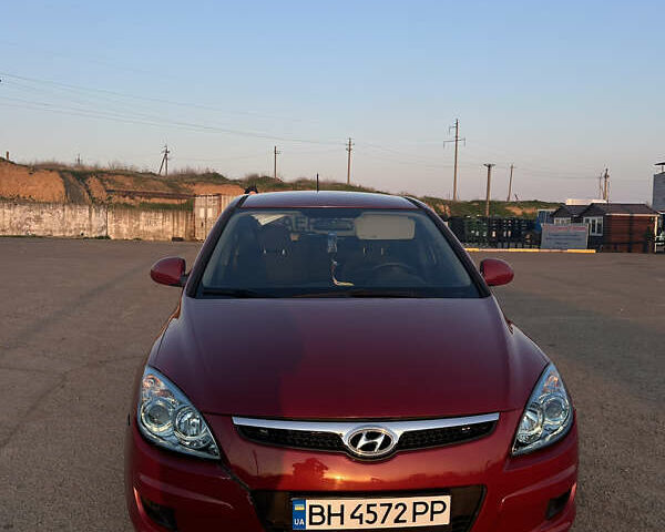Красный Хендай i30, объемом двигателя 1.59 л и пробегом 227 тыс. км за 6200 $, фото 3 на Automoto.ua