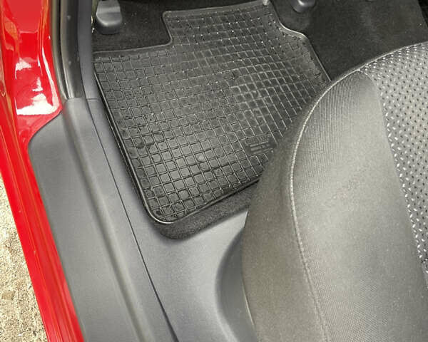 Красный Хендай i30, объемом двигателя 1.59 л и пробегом 195 тыс. км за 7200 $, фото 19 на Automoto.ua