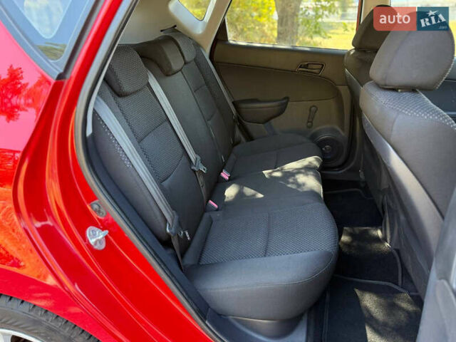 Красный Хендай i30, объемом двигателя 1.6 л и пробегом 190 тыс. км за 6850 $, фото 37 на Automoto.ua