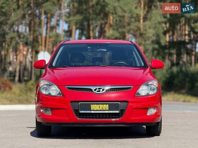 Красный Хендай i30, объемом двигателя 1.6 л и пробегом 190 тыс. км за 6850 $, фото 2 на Automoto.ua