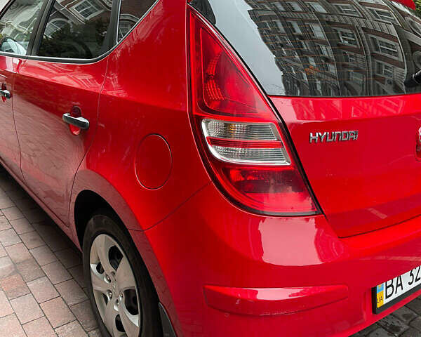Красный Хендай i30, объемом двигателя 1.59 л и пробегом 195 тыс. км за 7200 $, фото 1 на Automoto.ua