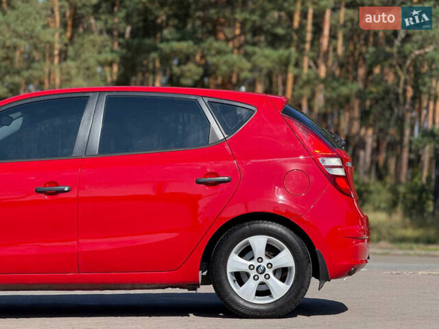 Красный Хендай i30, объемом двигателя 1.6 л и пробегом 190 тыс. км за 6850 $, фото 16 на Automoto.ua