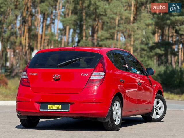 Красный Хендай i30, объемом двигателя 1.6 л и пробегом 190 тыс. км за 6850 $, фото 11 на Automoto.ua