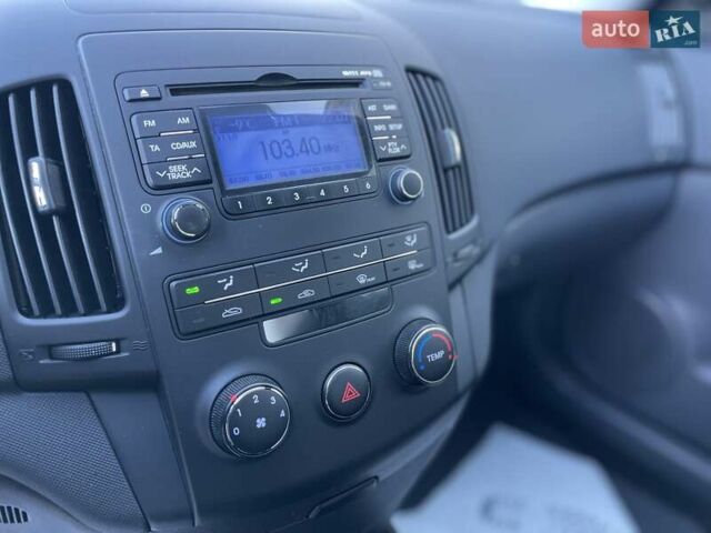 Червоний Хендай i30, об'ємом двигуна 1.4 л та пробігом 223 тис. км за 6300 $, фото 29 на Automoto.ua